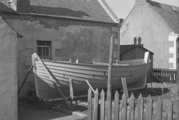 The completed hull in the back yard of 28 Seafield Street